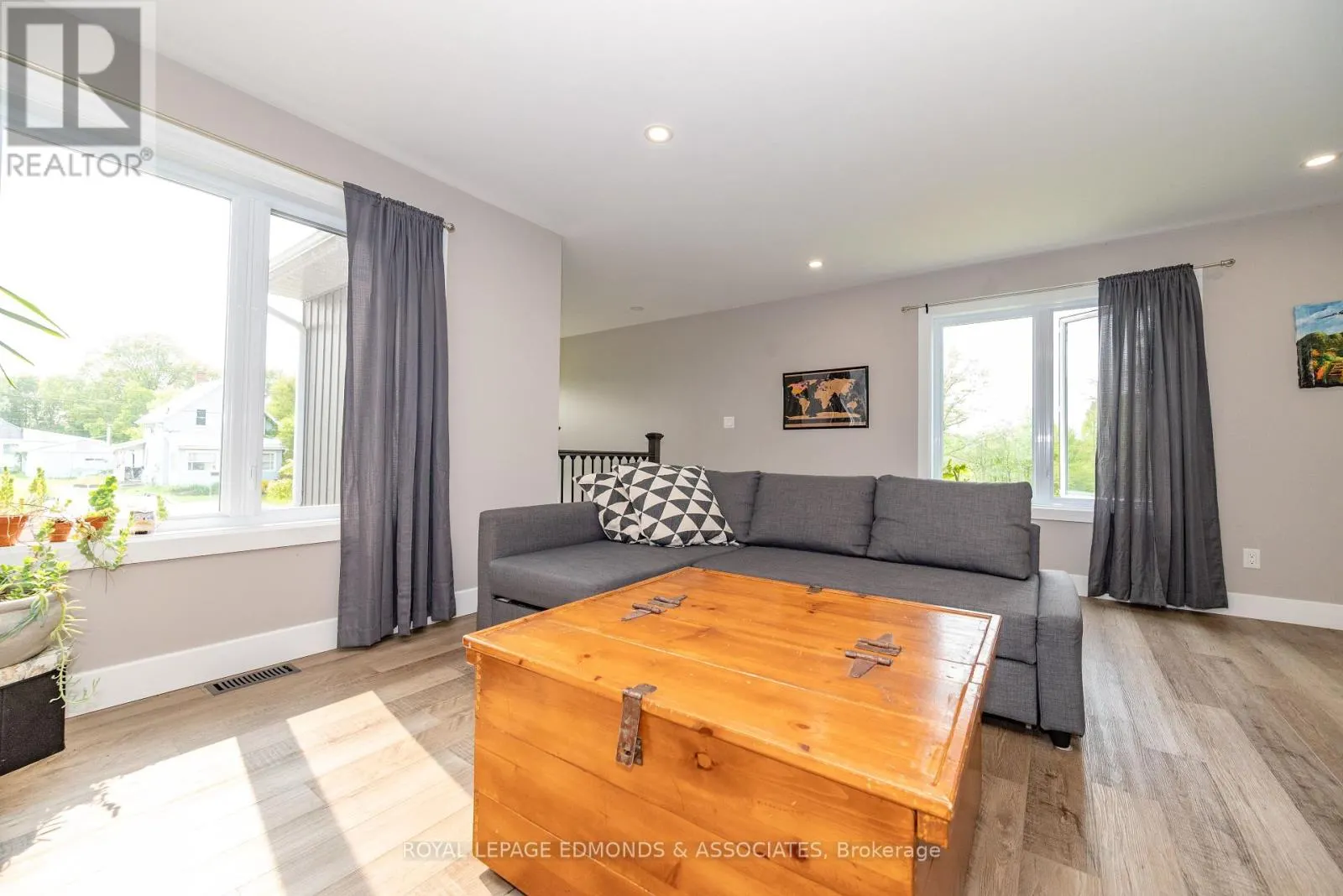 464 DOMINION STREET