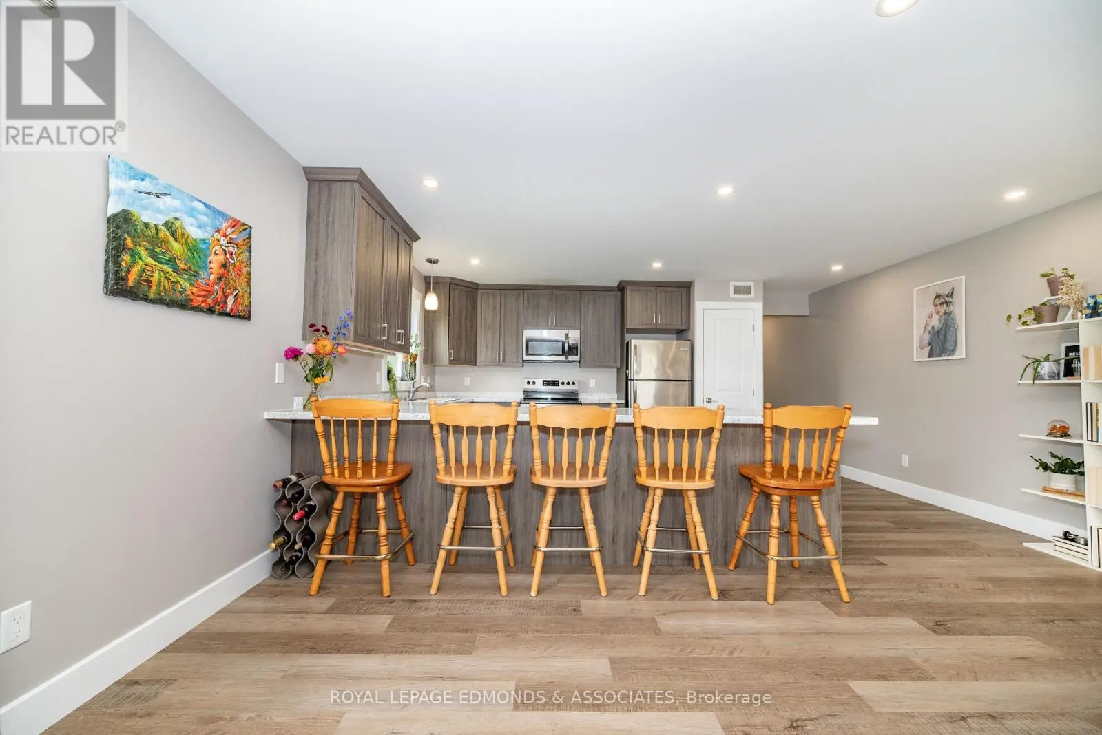 464 DOMINION STREET