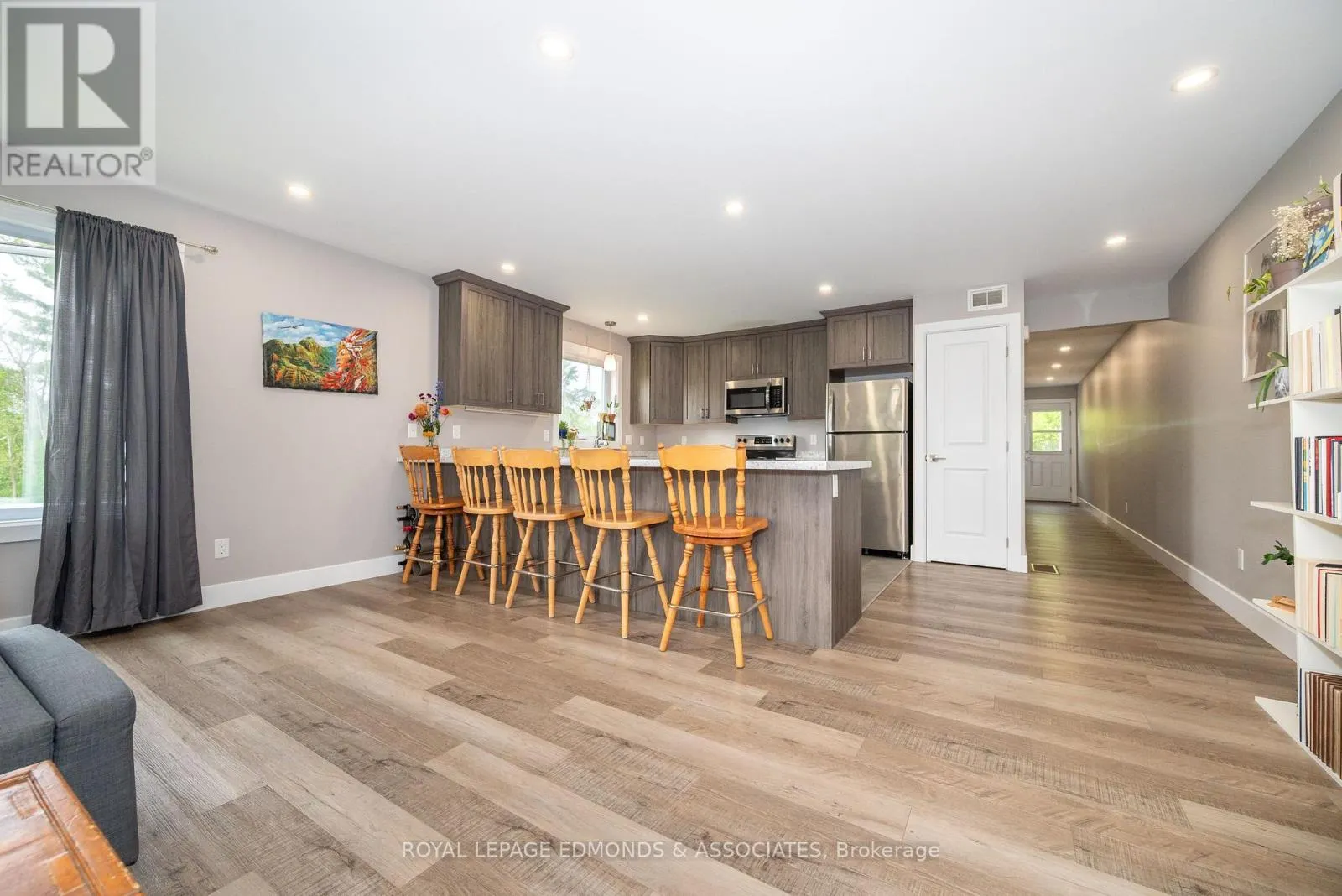 464 DOMINION STREET