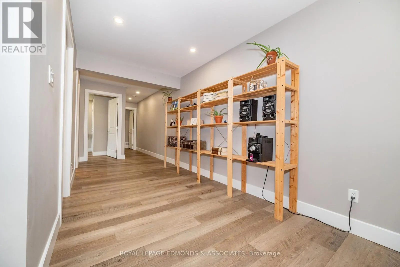 464 DOMINION STREET