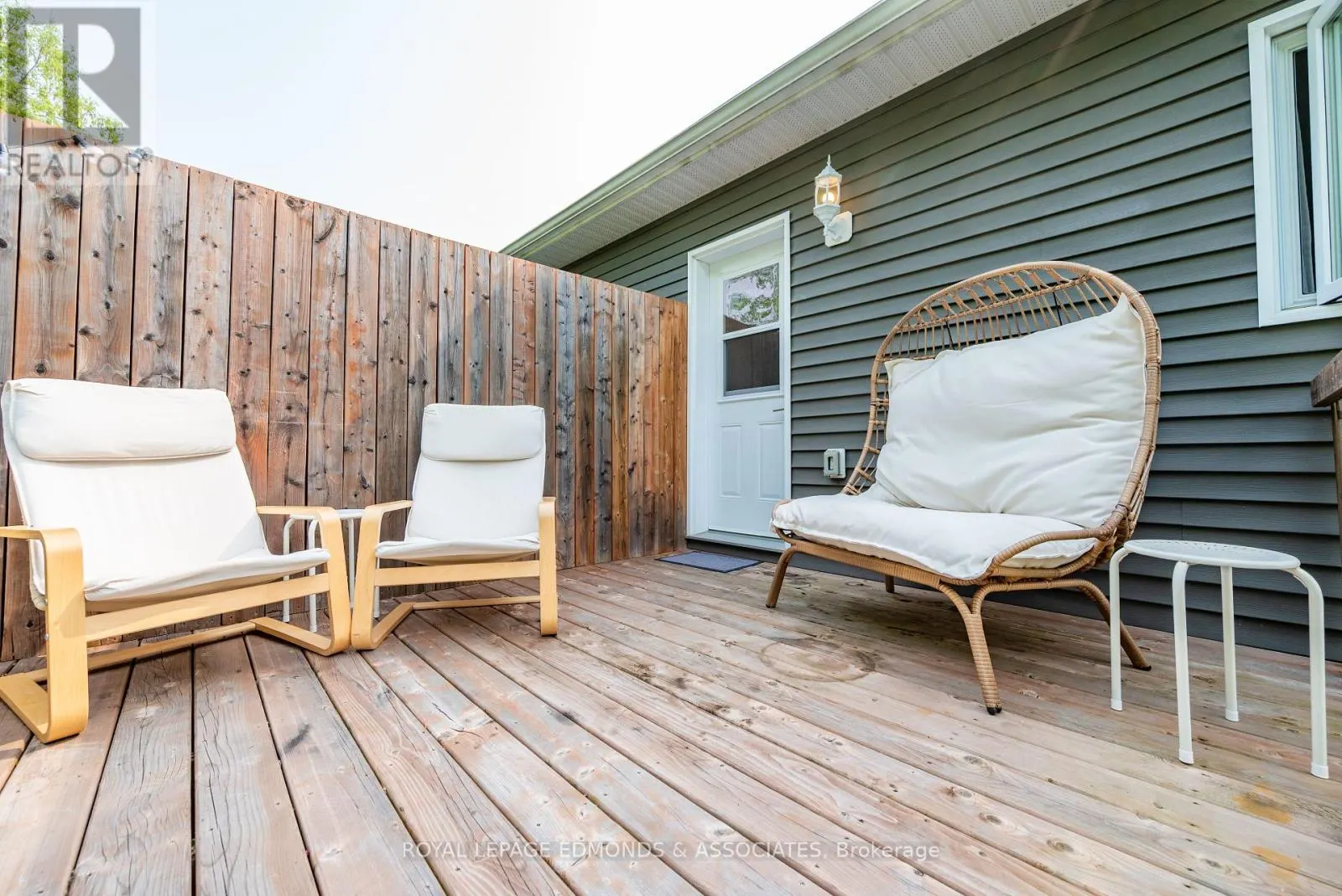 464 DOMINION STREET