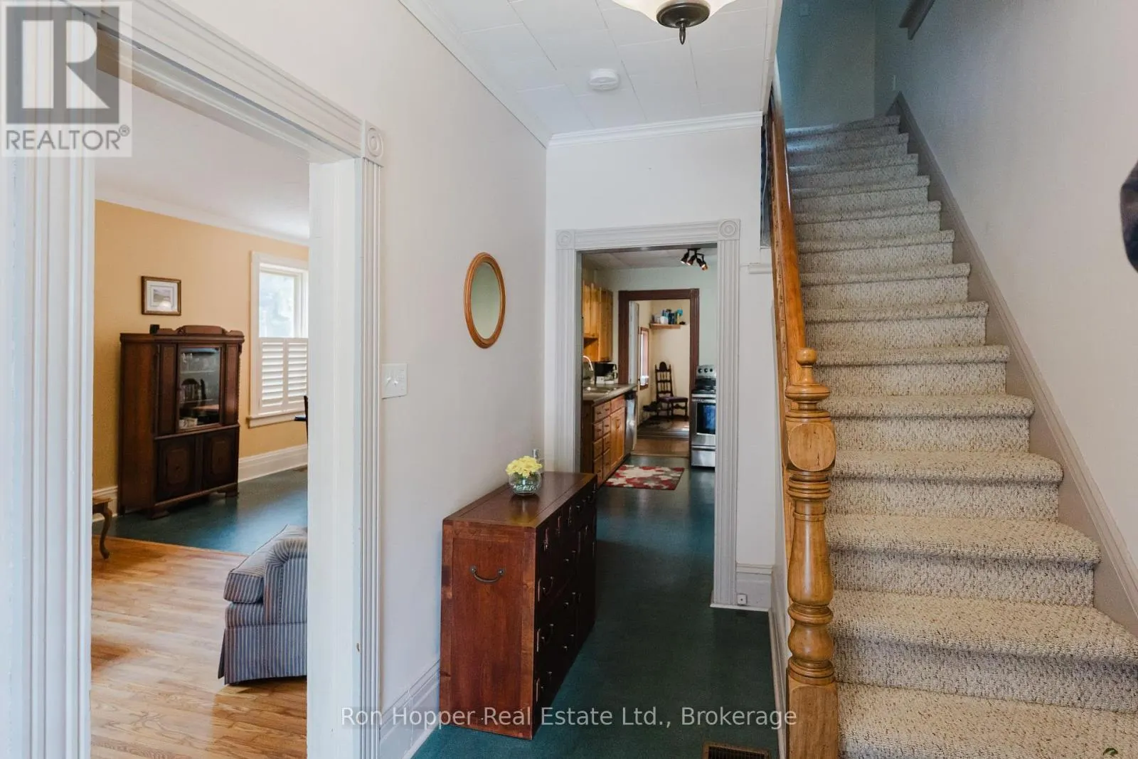 695 9TH STREET E