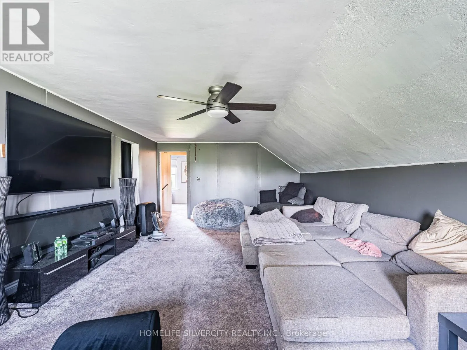 4613 N SERVICE ROAD