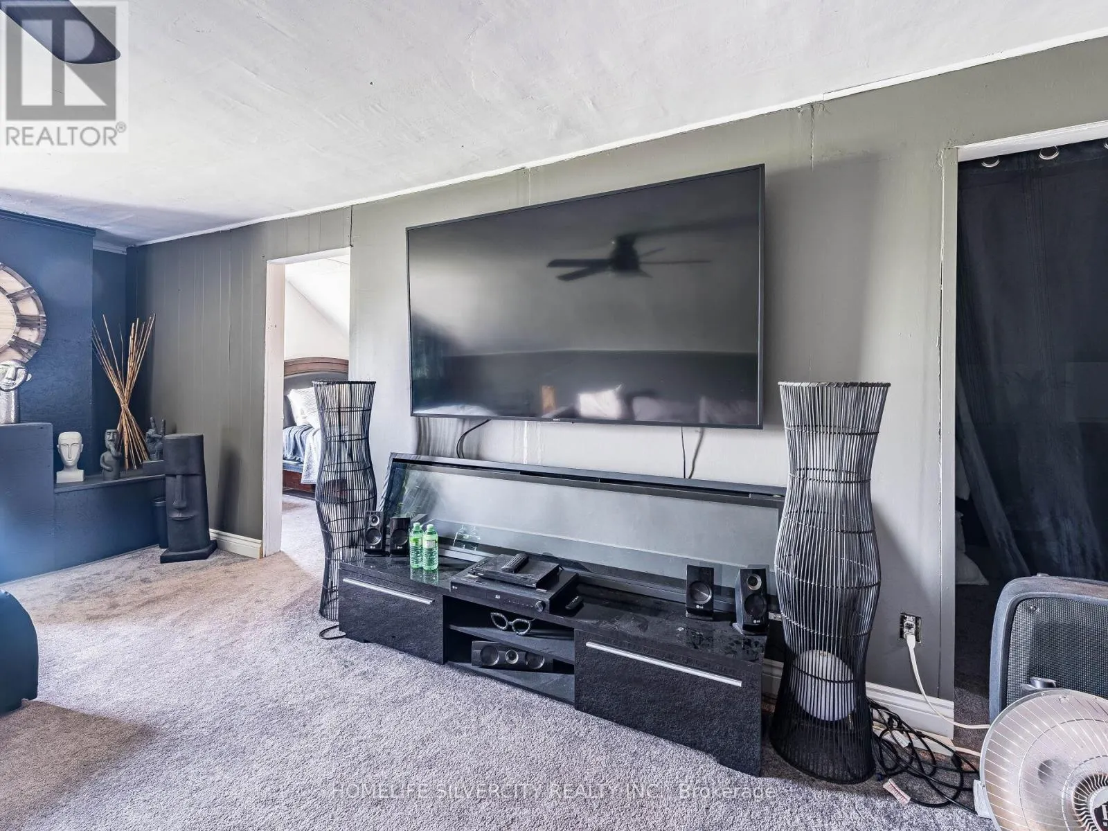 4613 N SERVICE ROAD