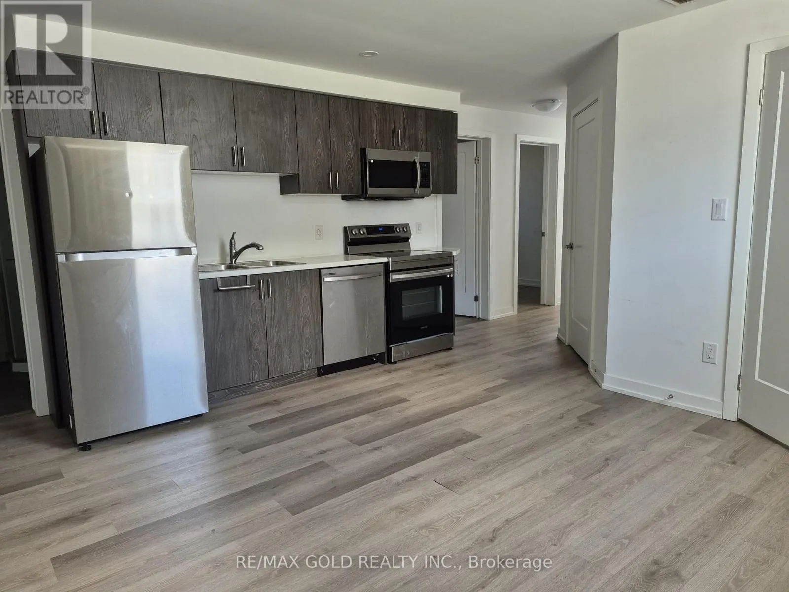 812 - 4263 FOURTH AVENUE