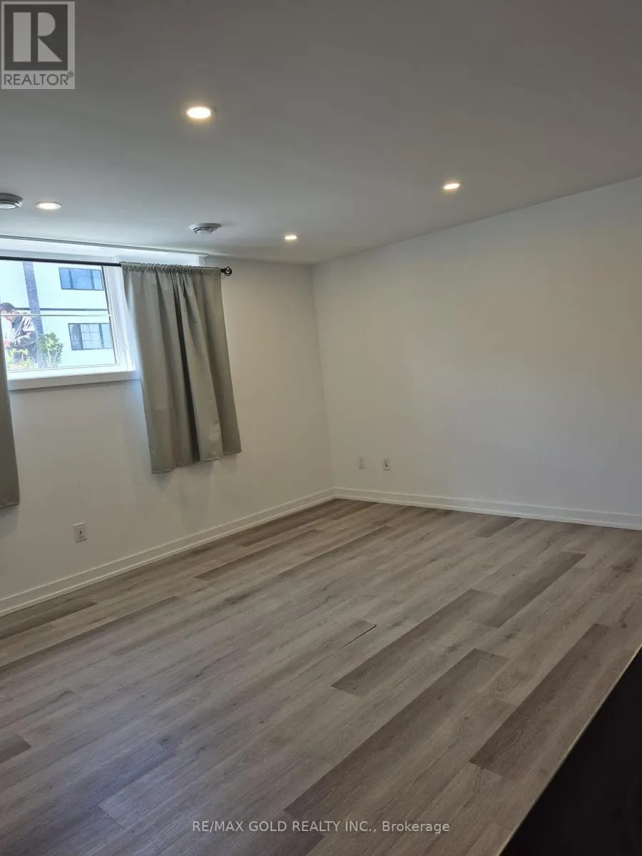 812 - 4263 FOURTH AVENUE