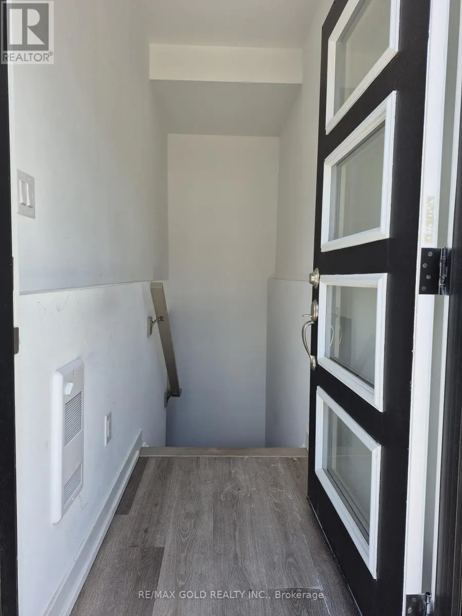 812 - 4263 FOURTH AVENUE
