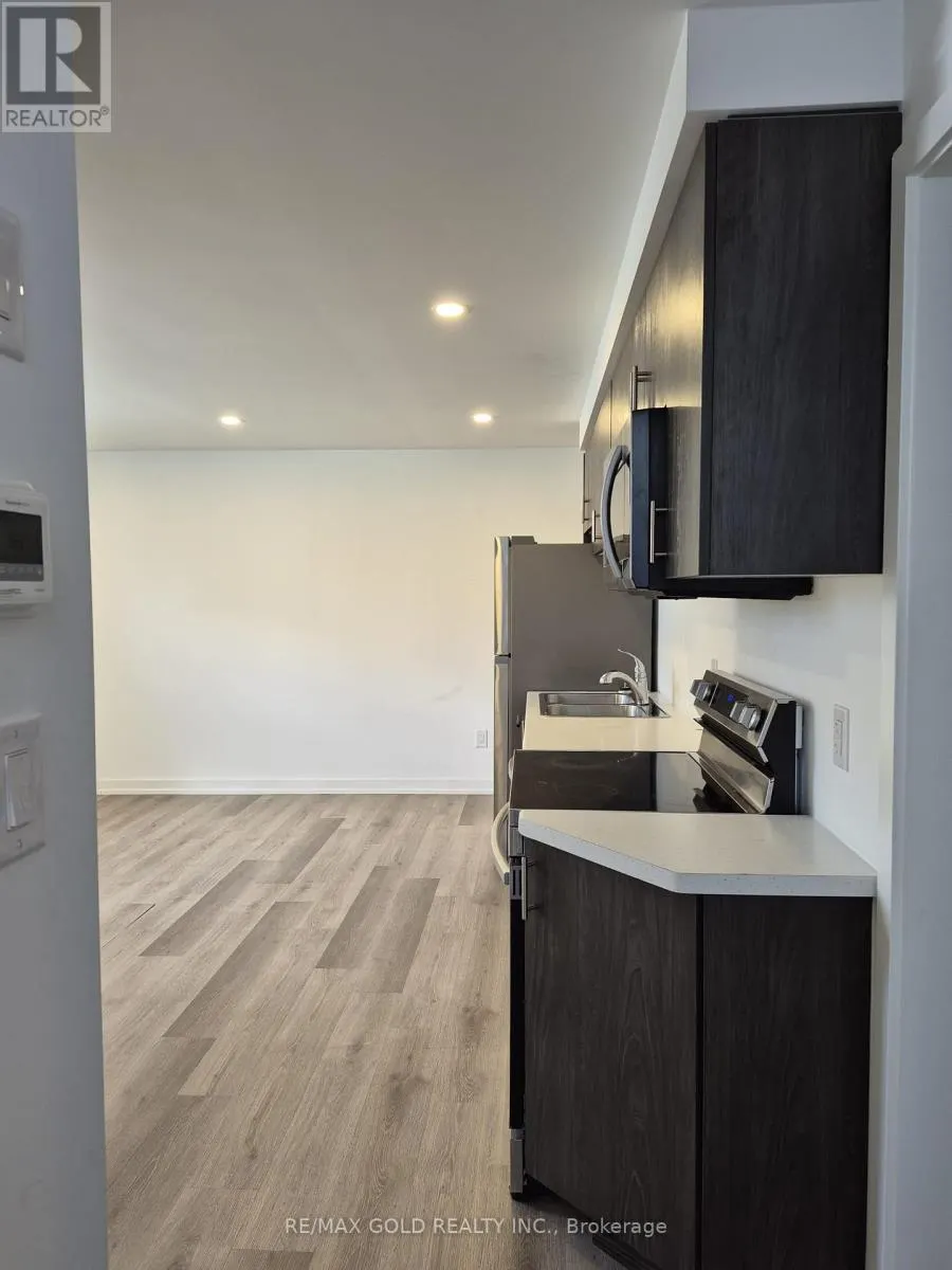 812 - 4263 FOURTH AVENUE