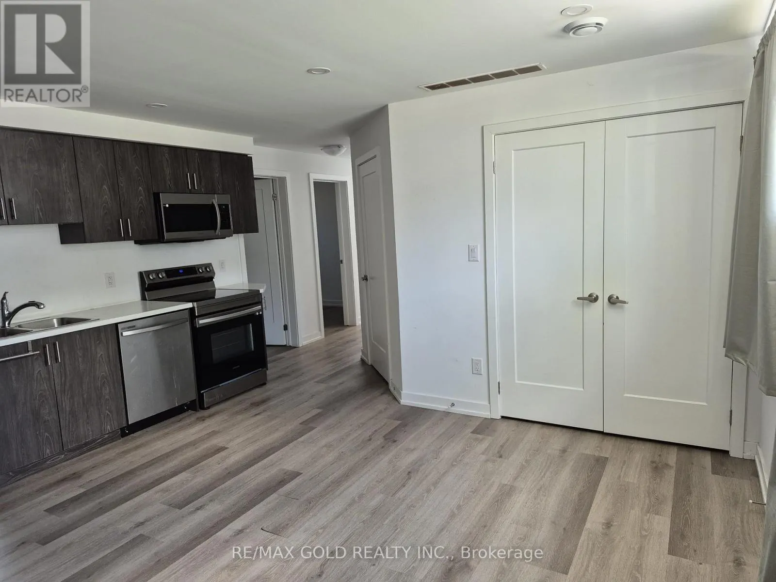 812 - 4263 FOURTH AVENUE