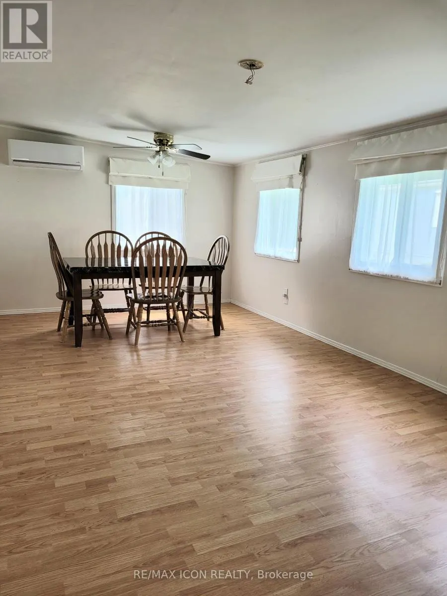 17 - 9839 LAKESHORE ROAD, #17