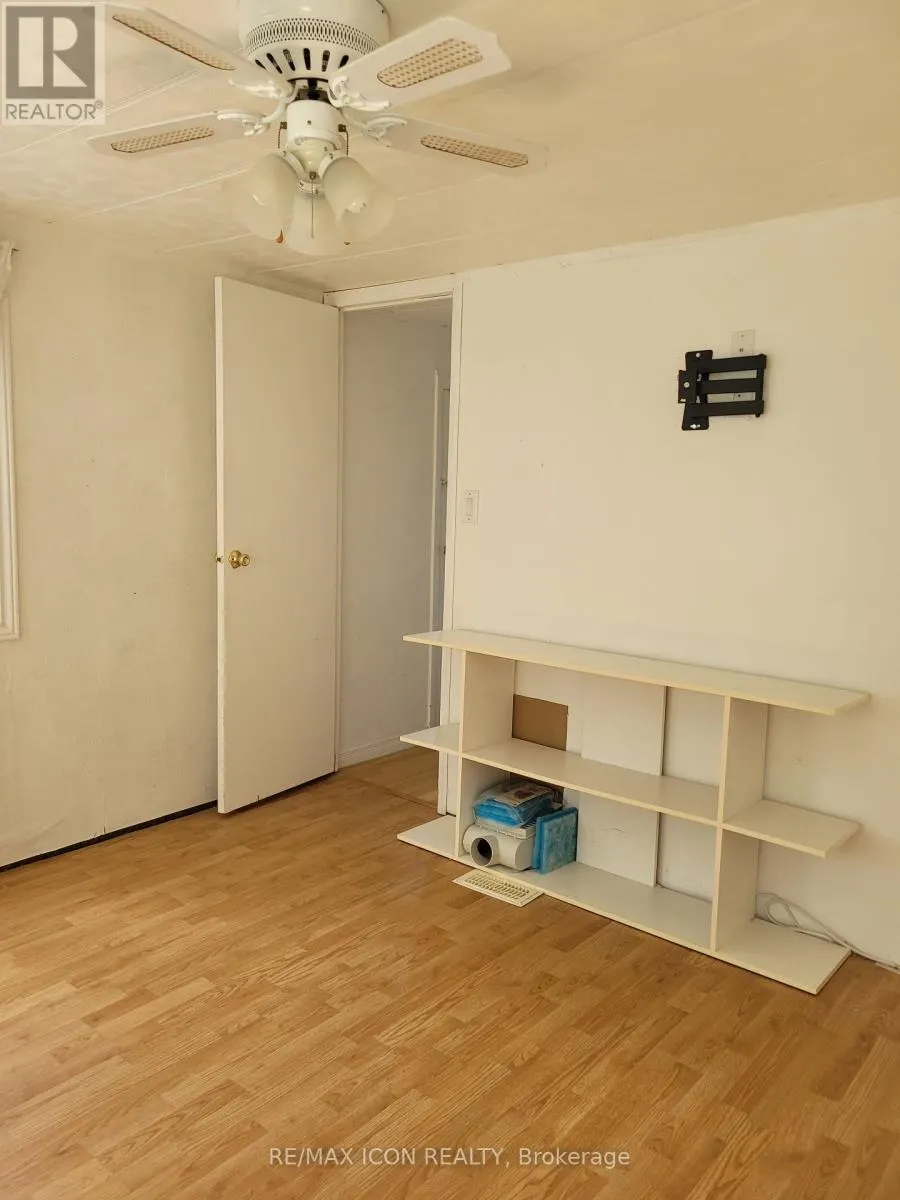 17 - 9839 LAKESHORE ROAD, #17