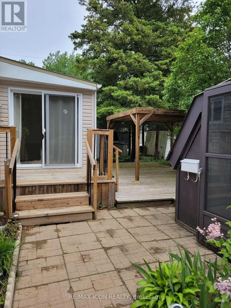 17 - 9839 LAKESHORE ROAD, #17