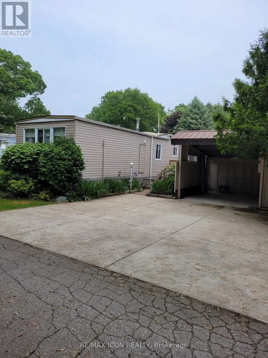 17 - 9839 LAKESHORE ROAD, #17