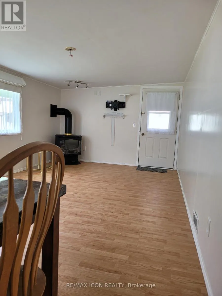 17 - 9839 LAKESHORE ROAD, #17