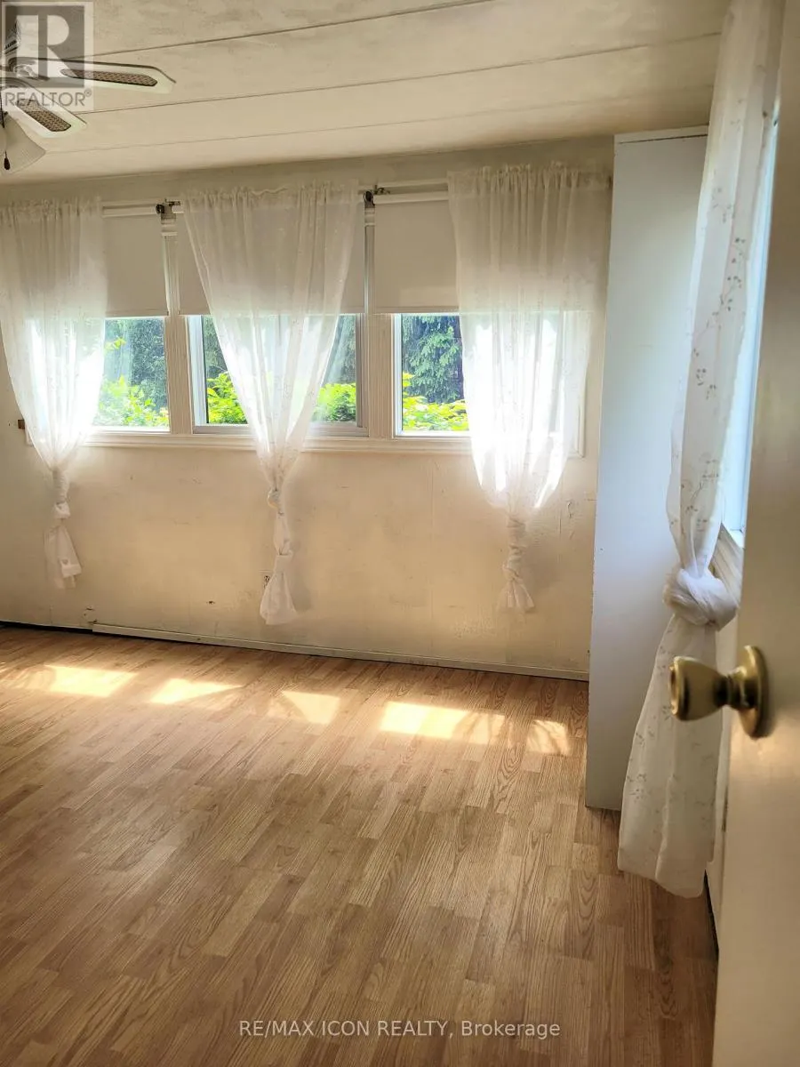 17 - 9839 LAKESHORE ROAD, #17