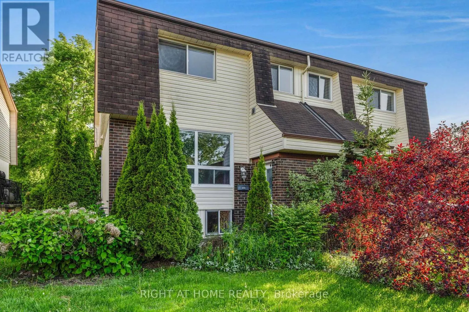 23D FORESTER CRESCENT