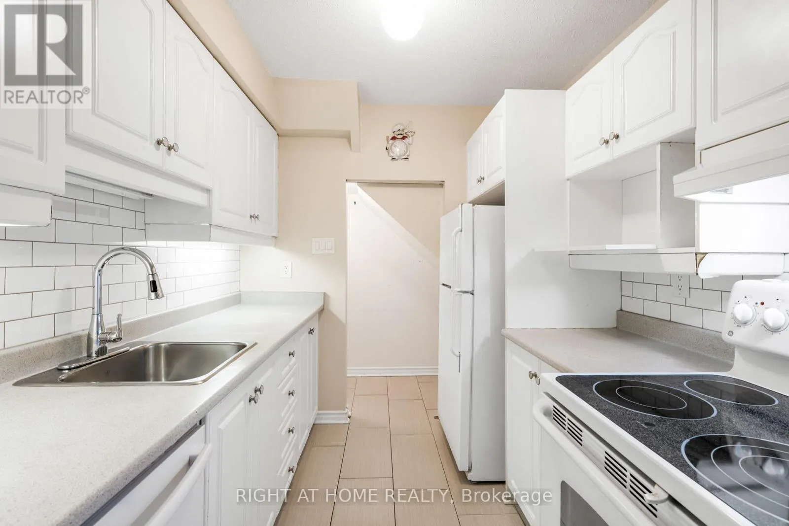 23D FORESTER CRESCENT