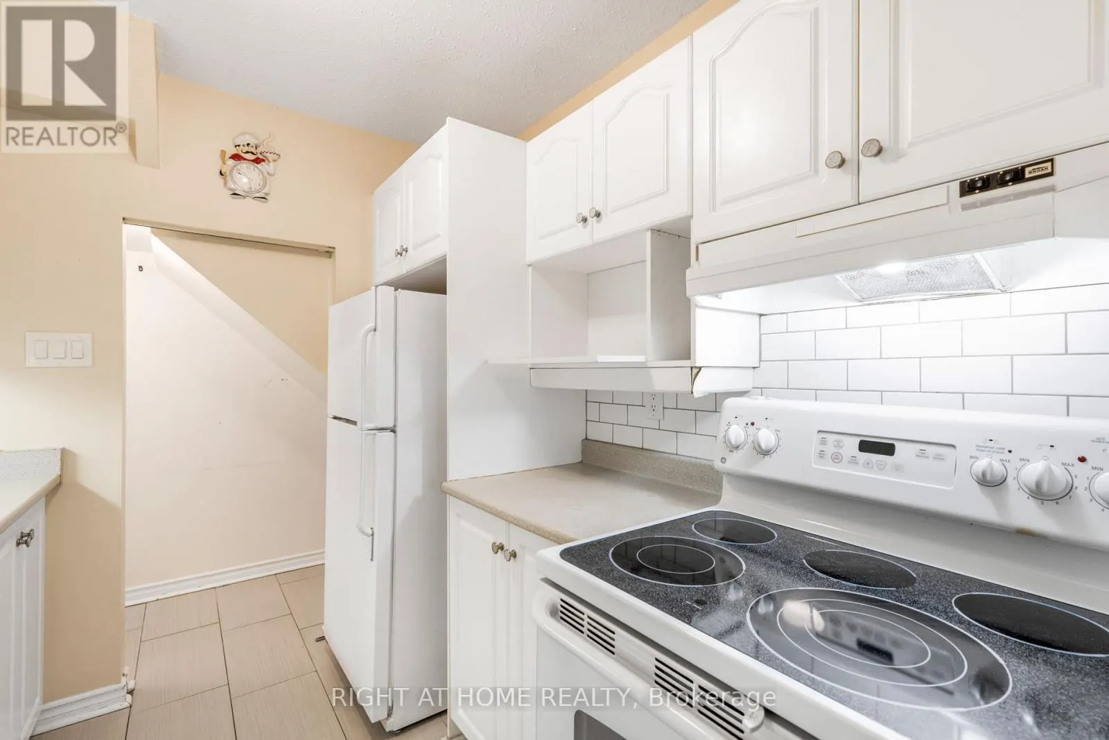 23D FORESTER CRESCENT