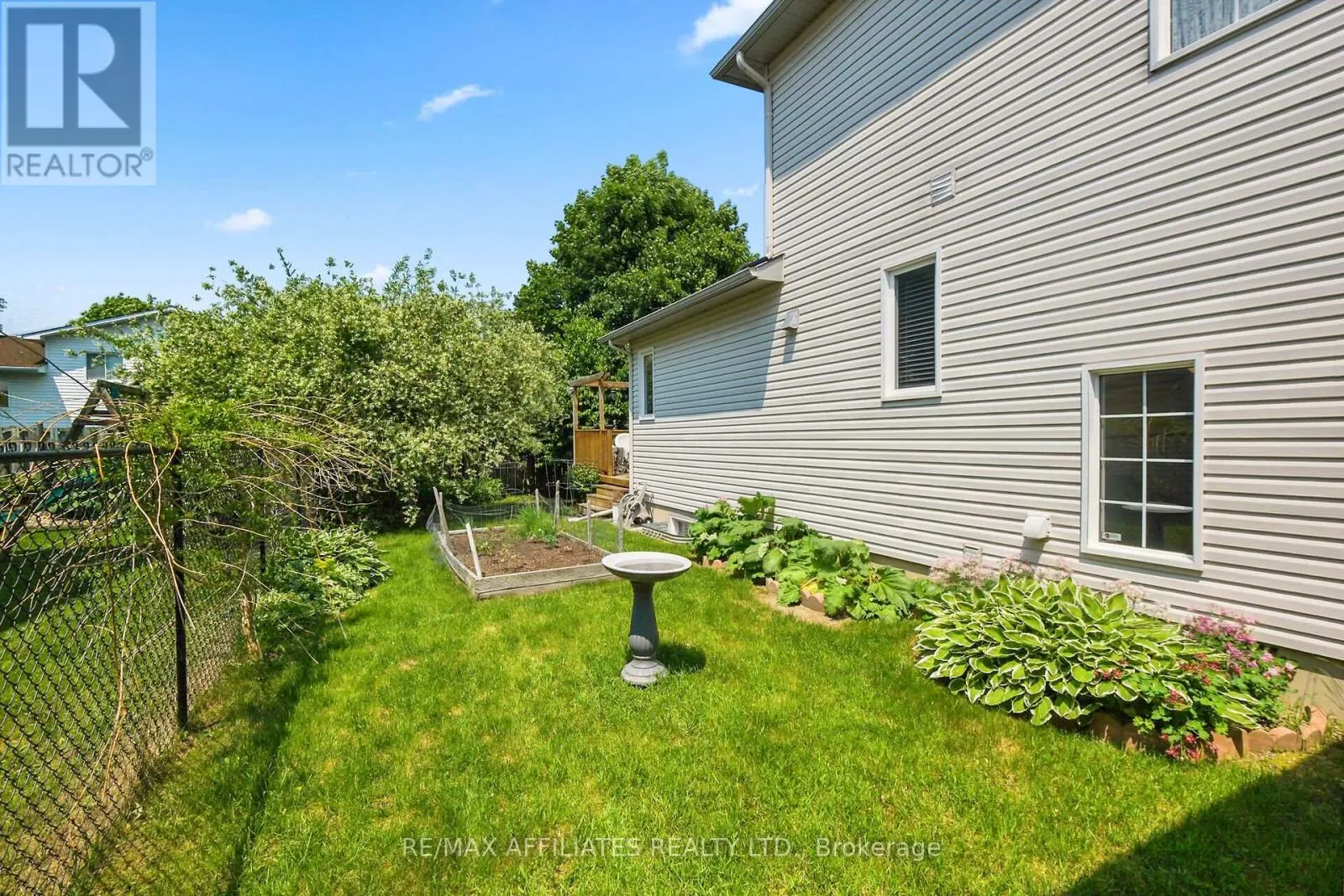 176 TOPAZE CRESCENT