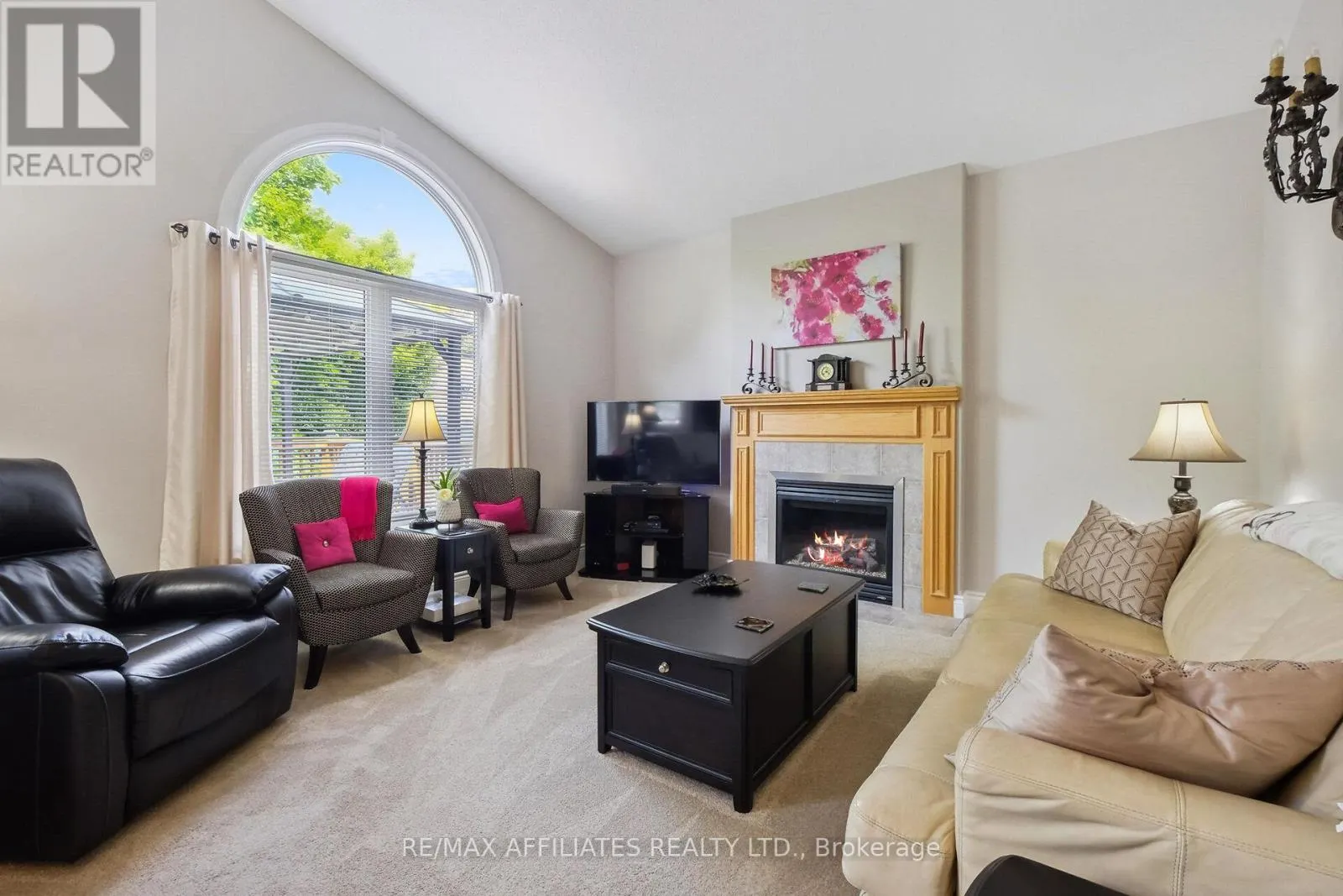 176 TOPAZE CRESCENT