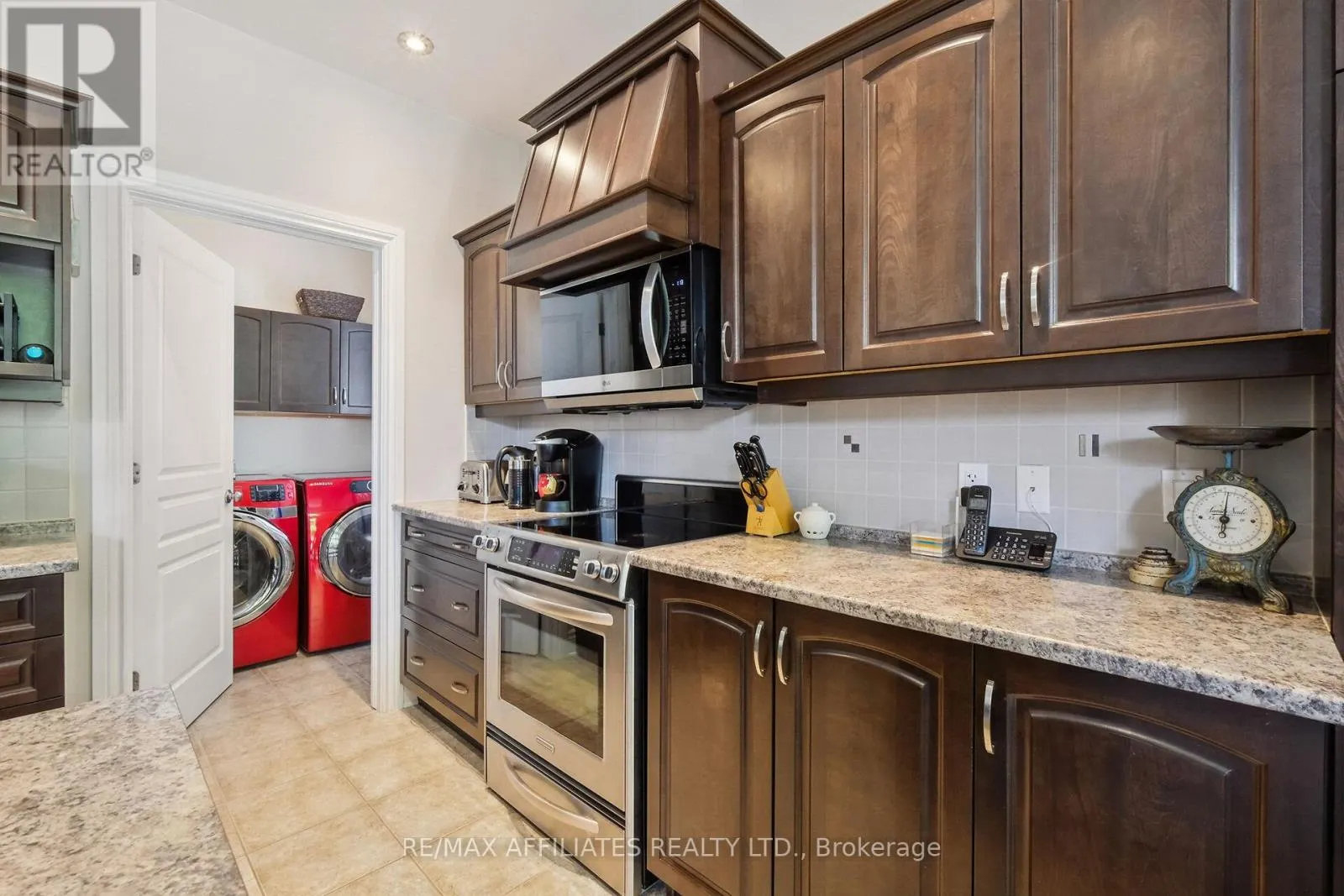 176 TOPAZE CRESCENT