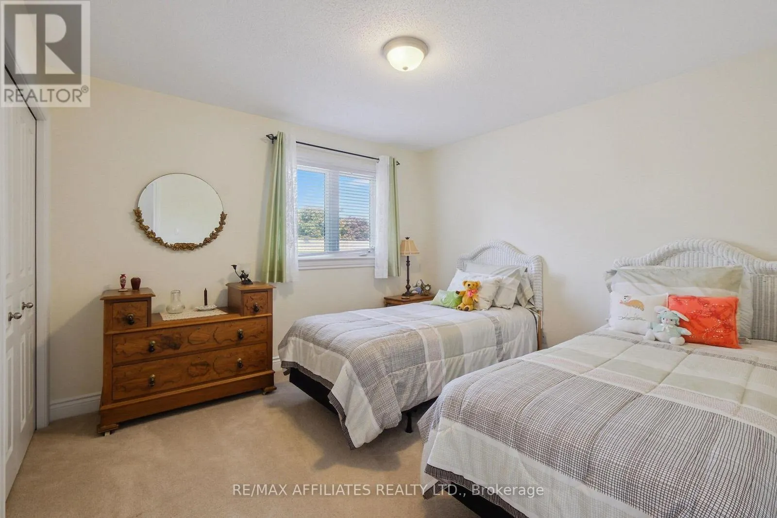 176 TOPAZE CRESCENT