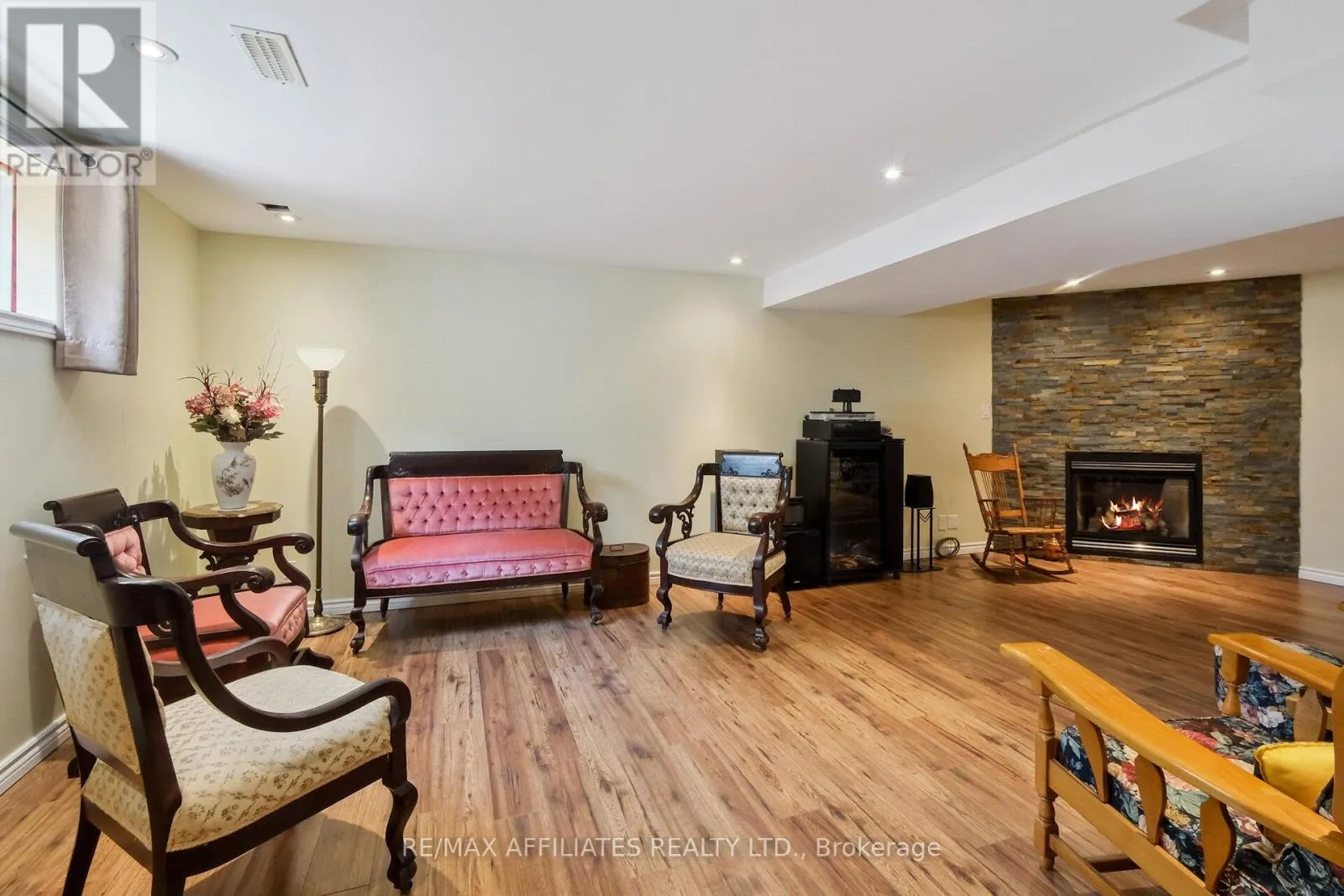 176 TOPAZE CRESCENT