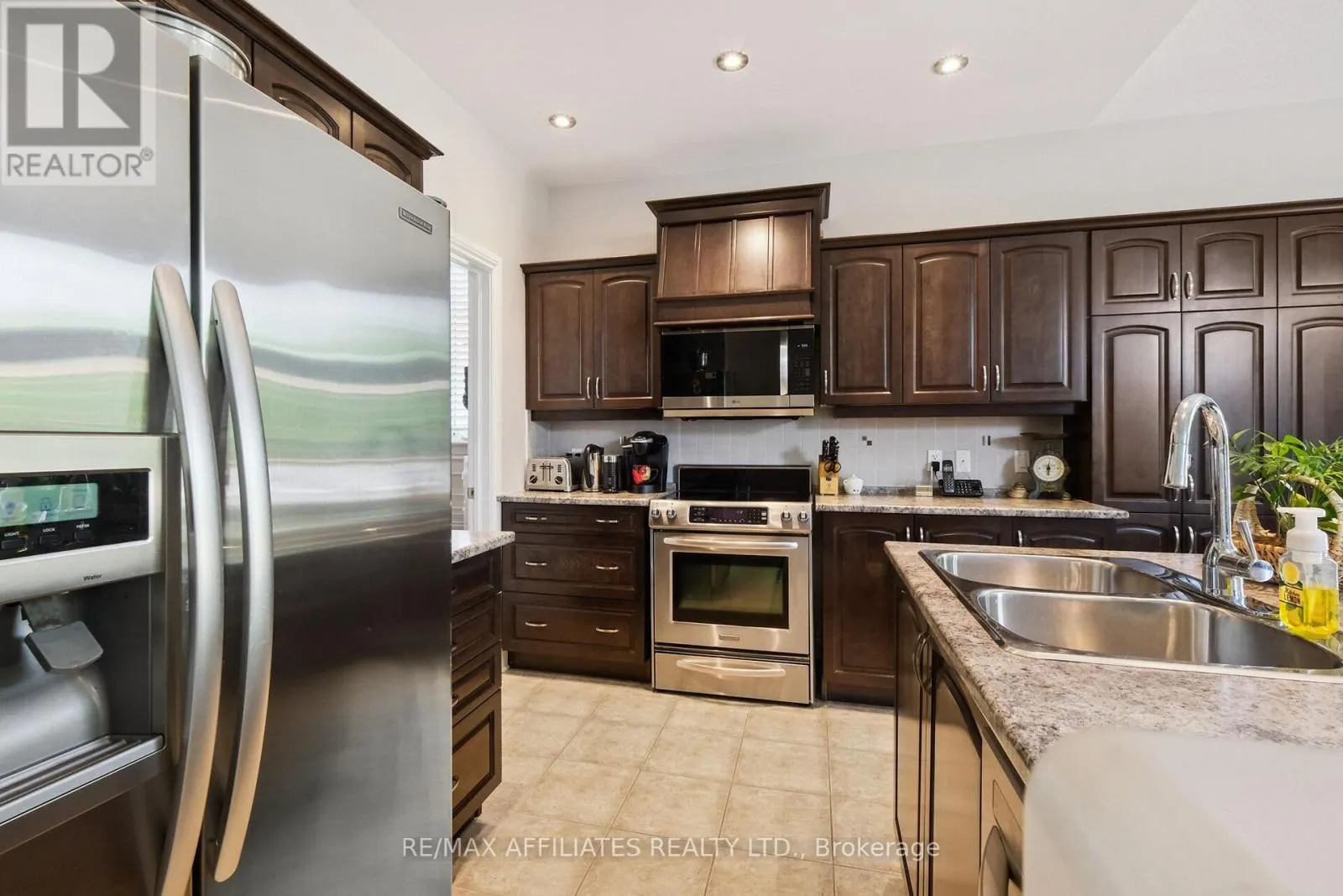 176 TOPAZE CRESCENT