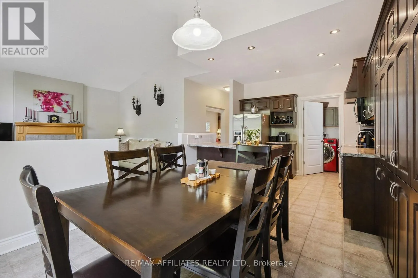 176 TOPAZE CRESCENT