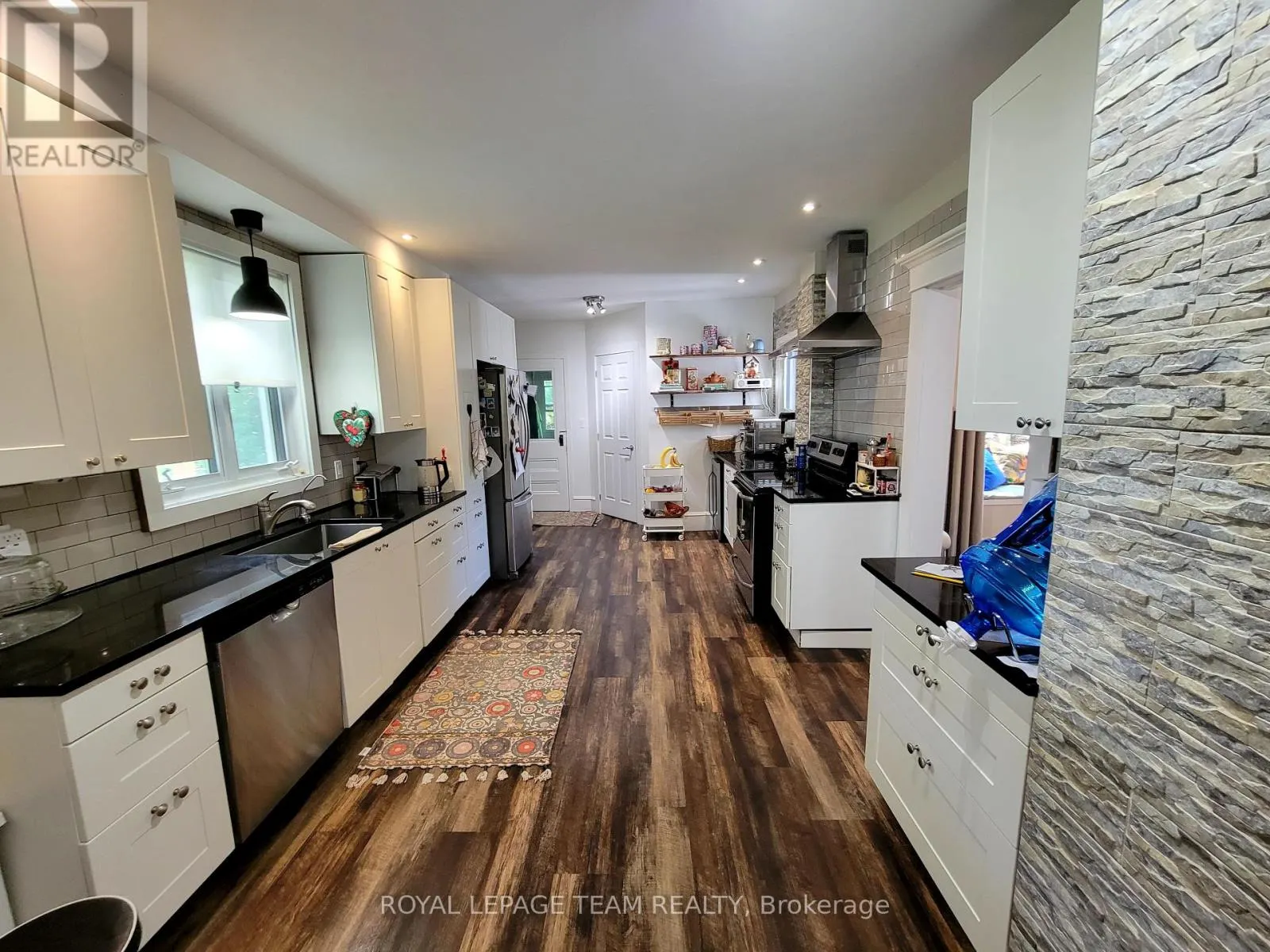 16 PETER STREET S