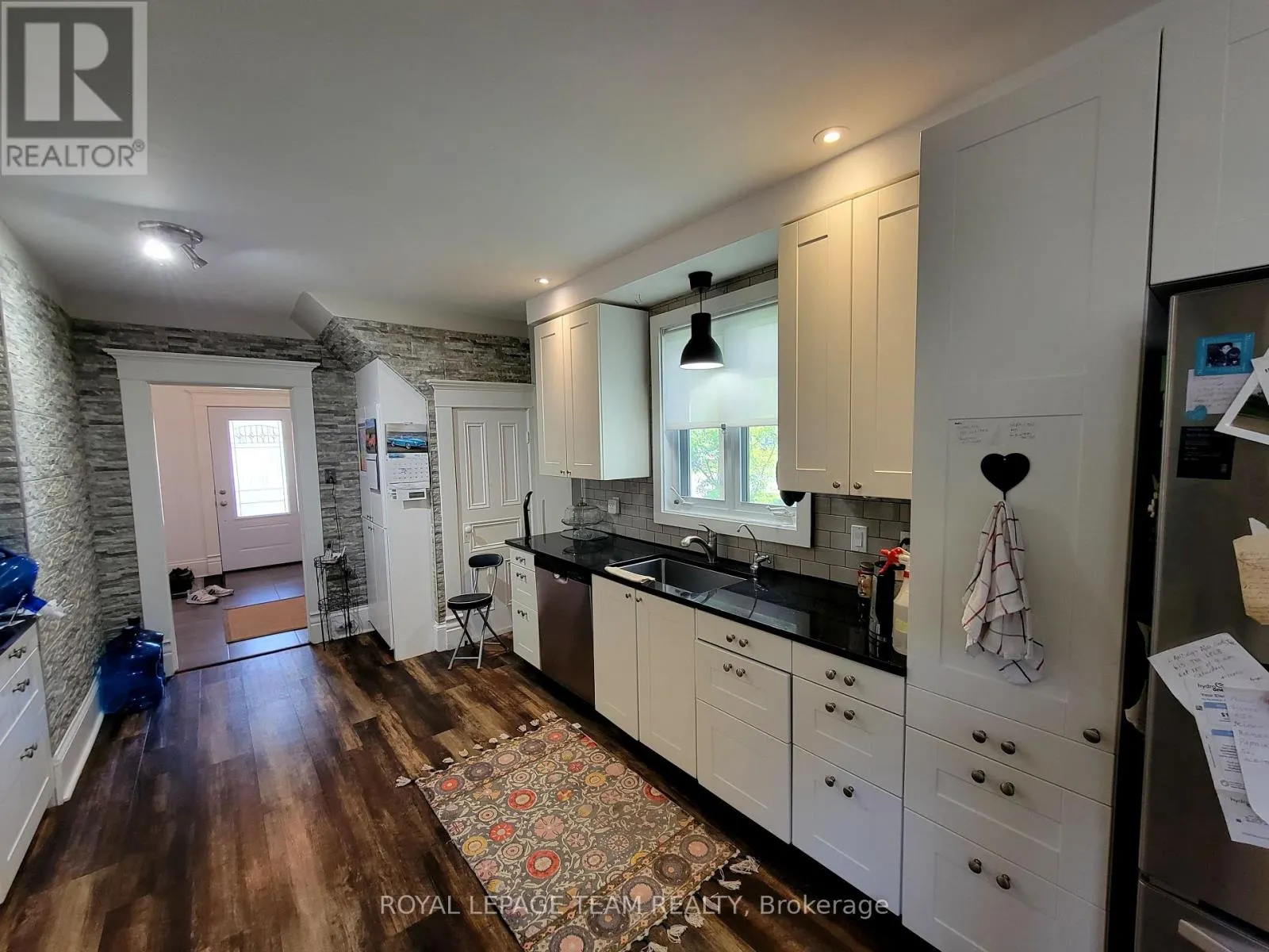 16 PETER STREET S