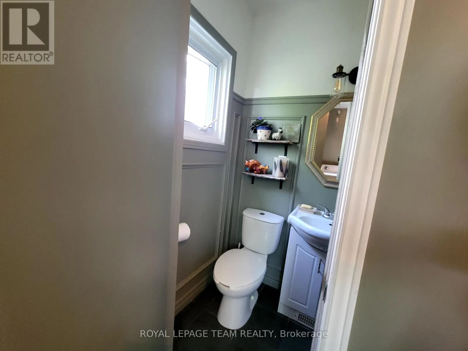 16 PETER STREET S