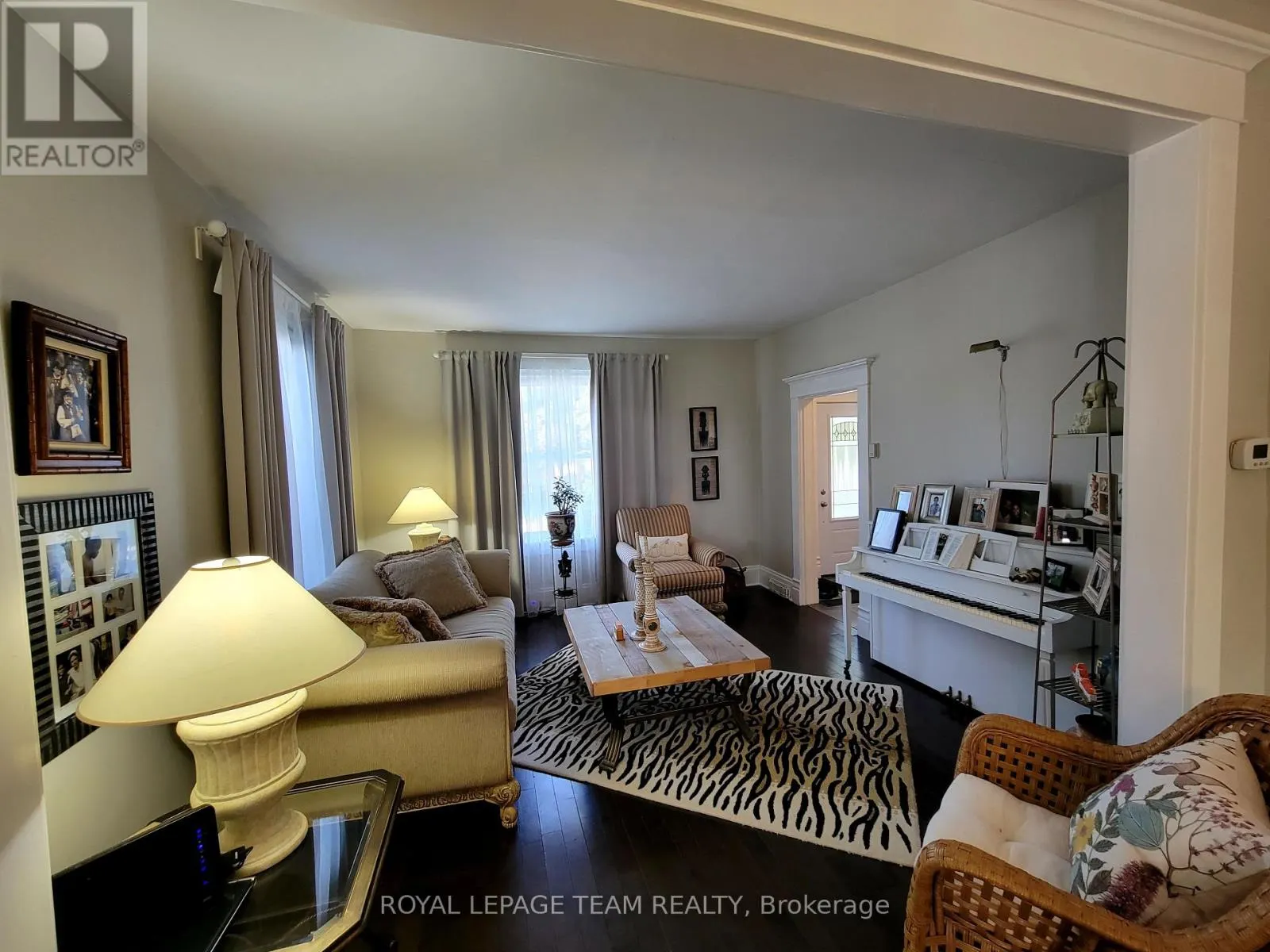 16 PETER STREET S