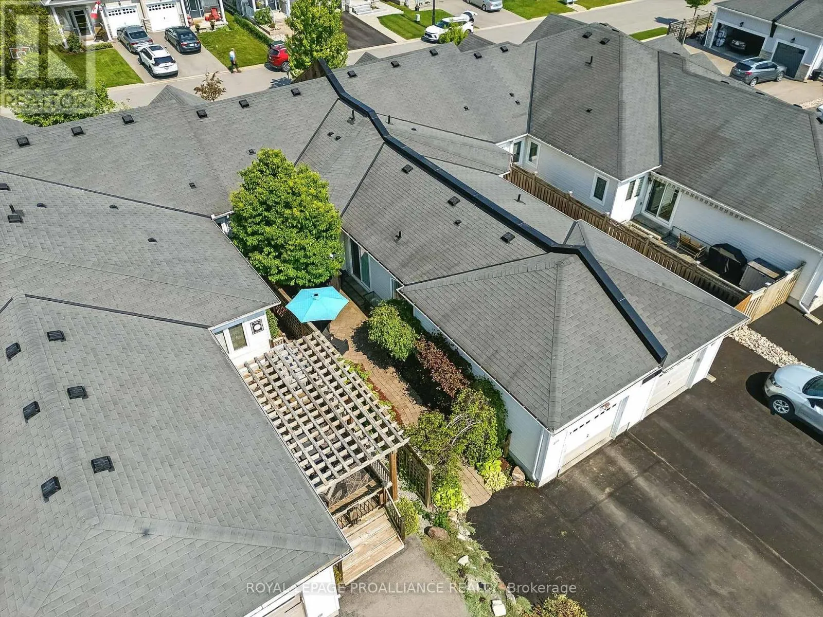 699 HENDERSON DRIVE