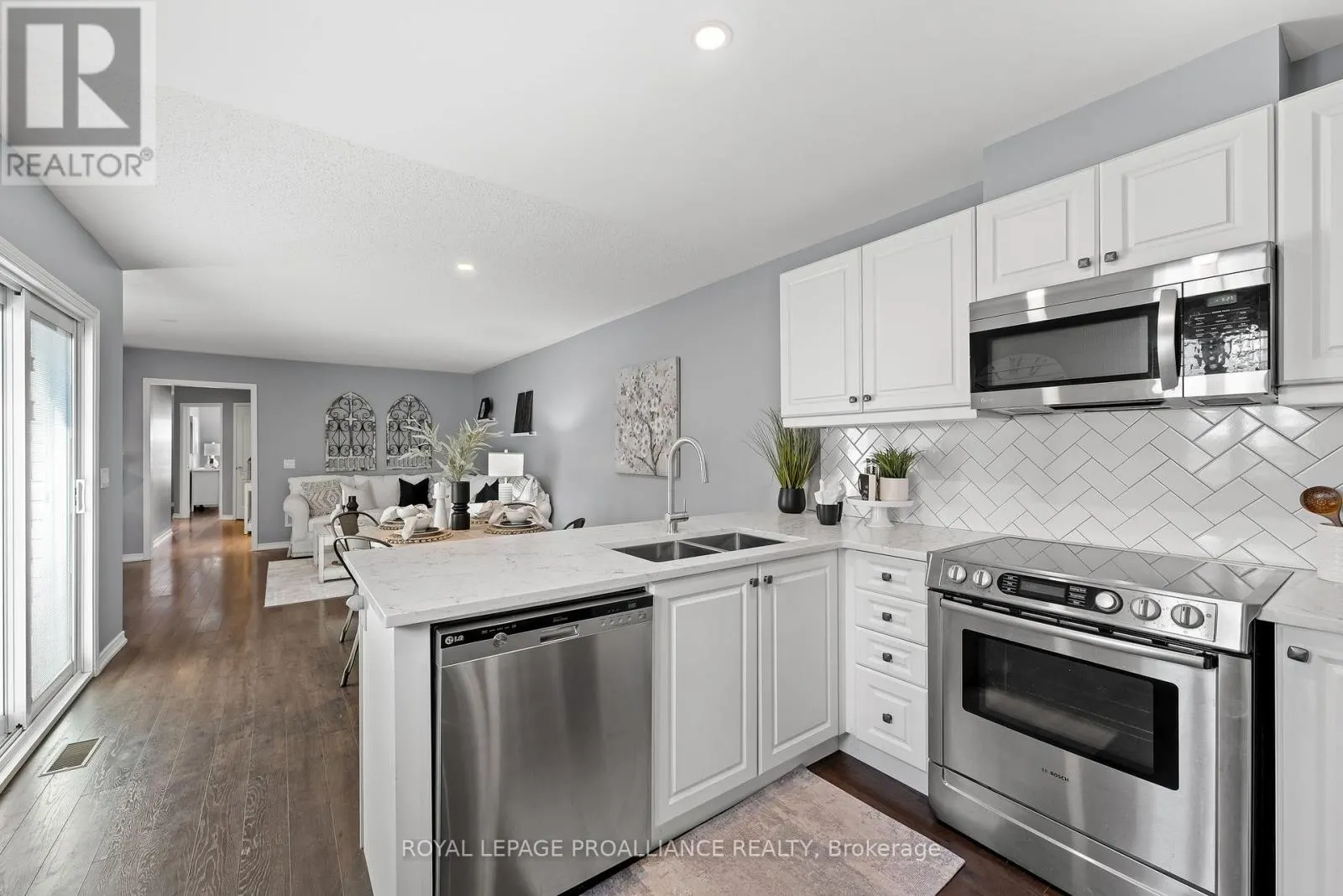 699 HENDERSON DRIVE