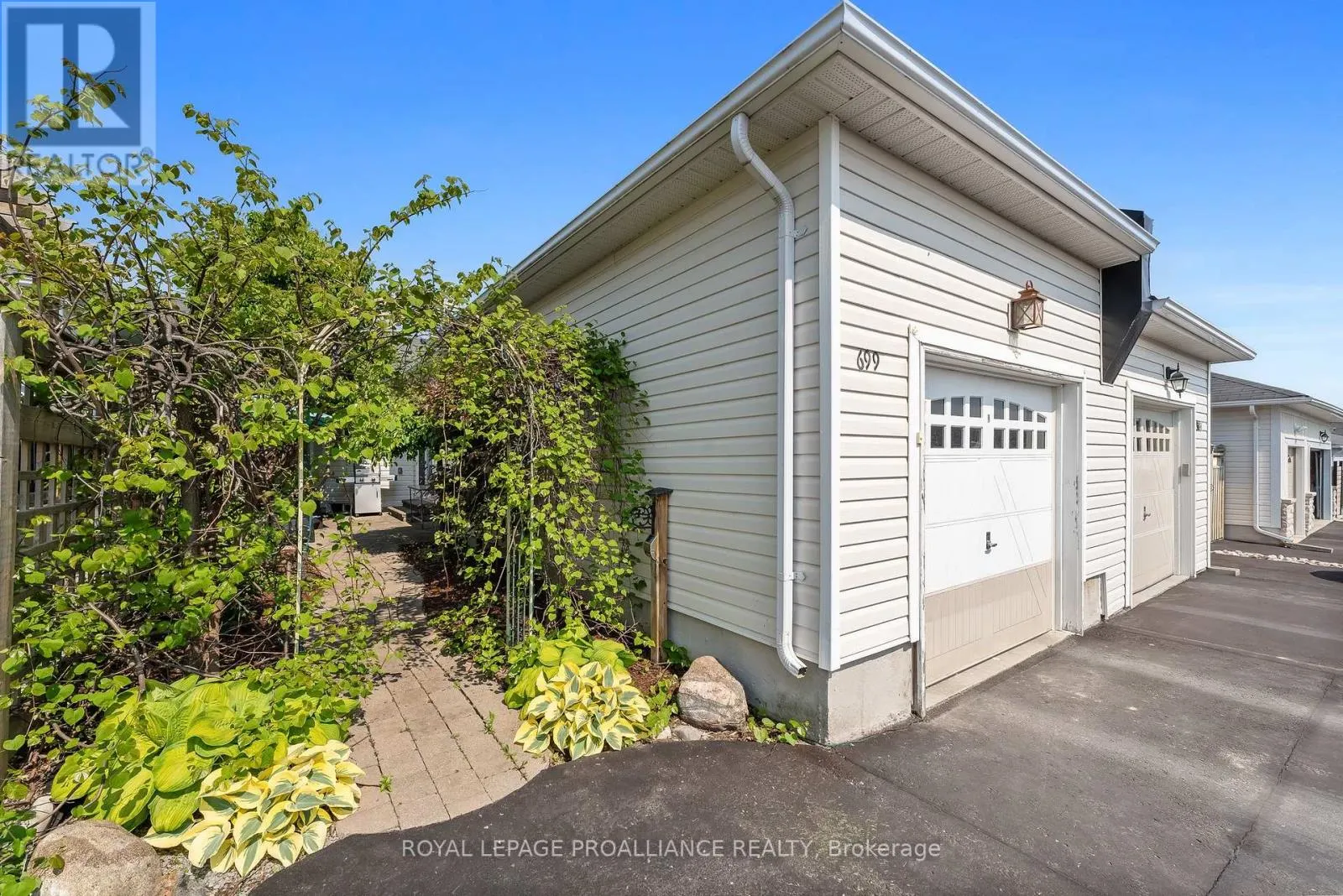 699 HENDERSON DRIVE