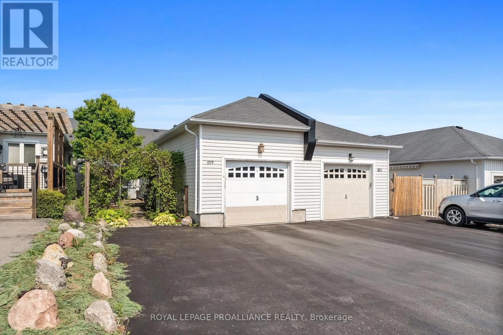 699 HENDERSON DRIVE