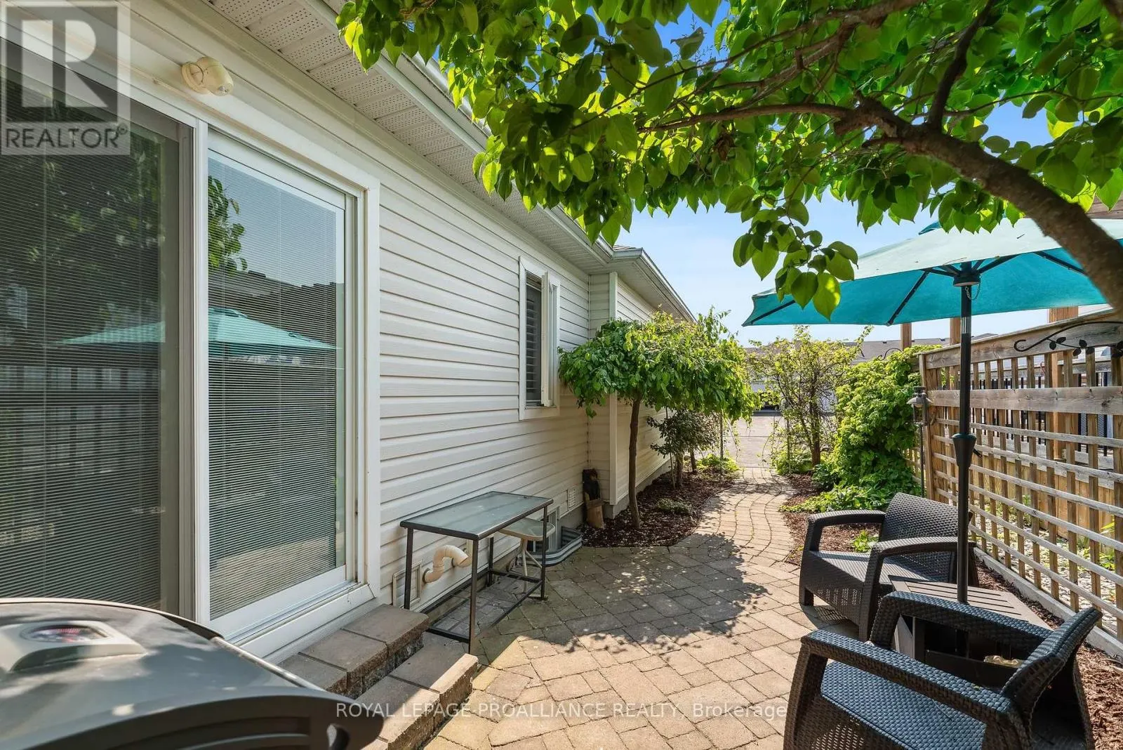 699 HENDERSON DRIVE