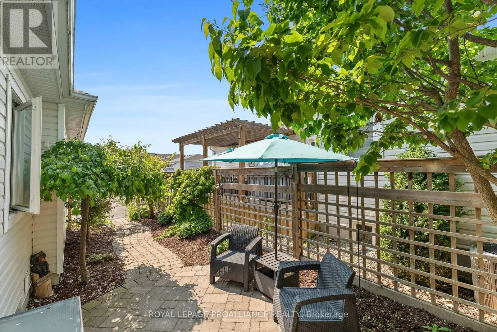 699 HENDERSON DRIVE