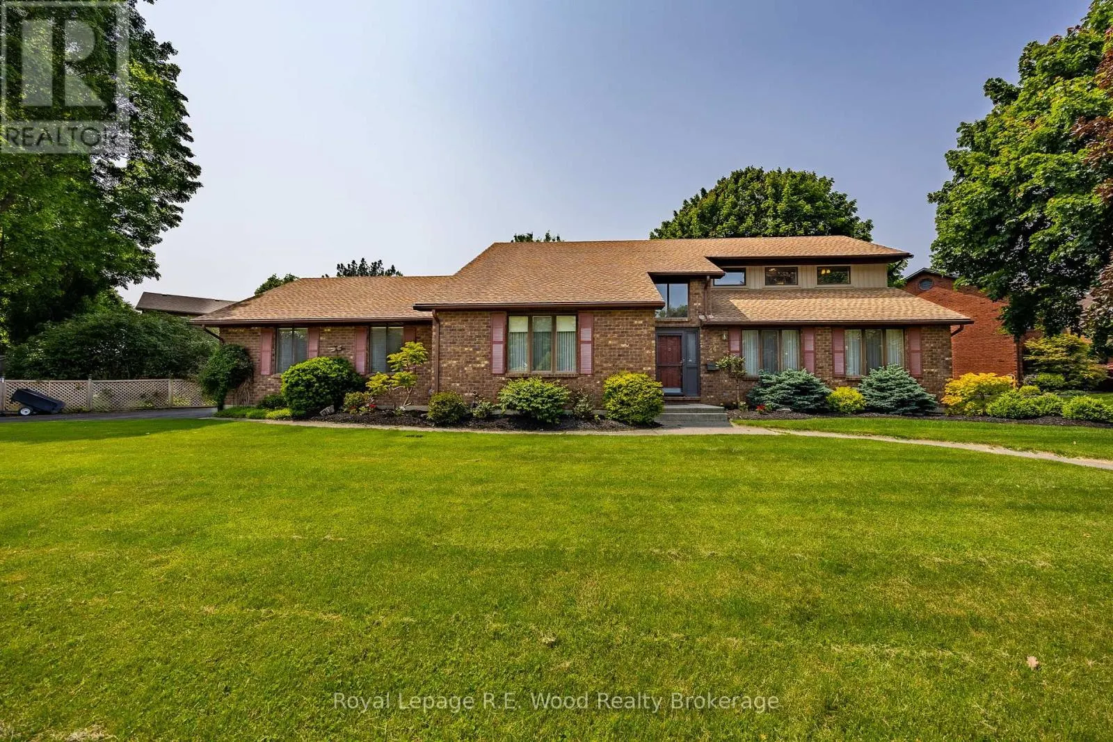 44 DEMEYERE AVENUE