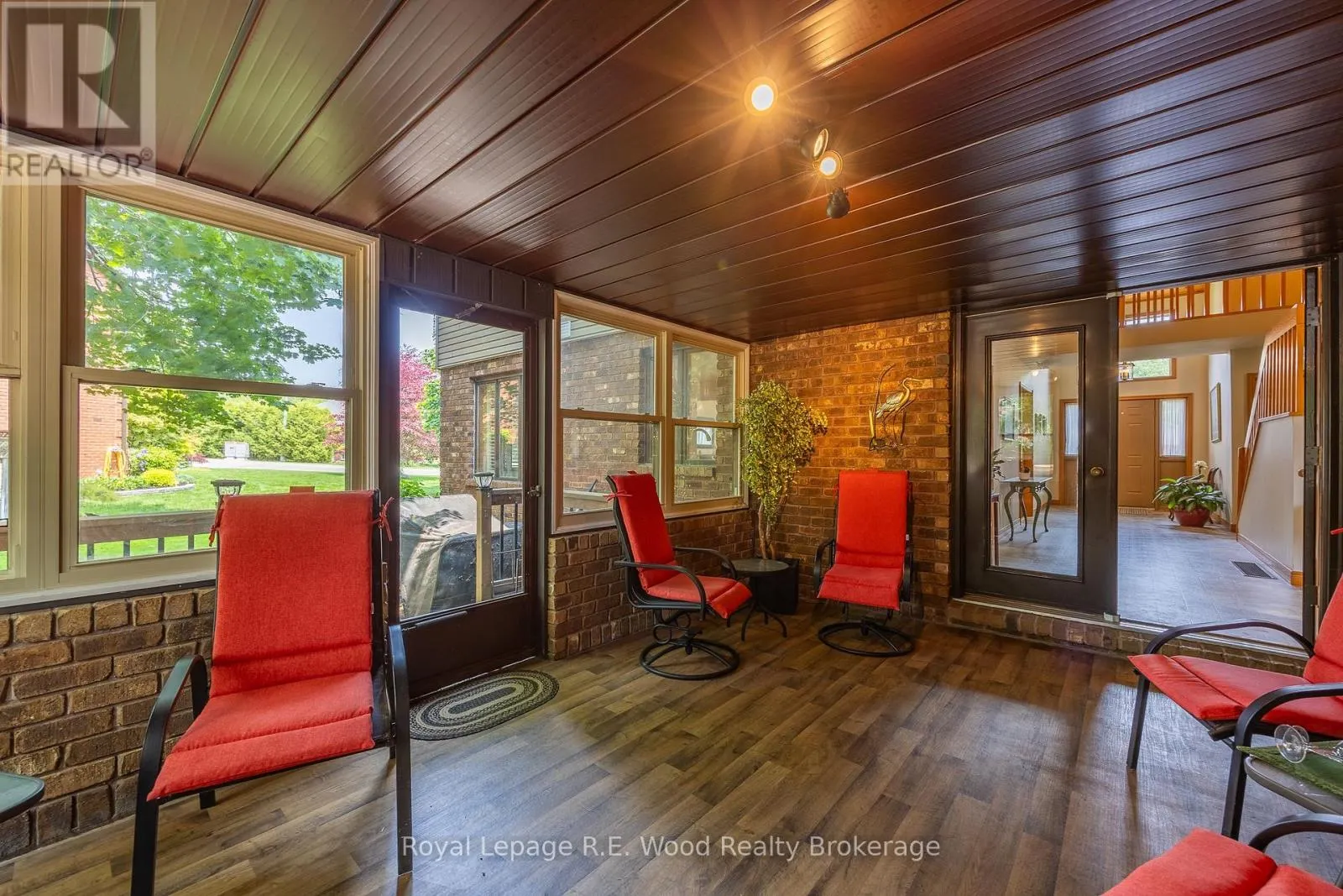 44 DEMEYERE AVENUE