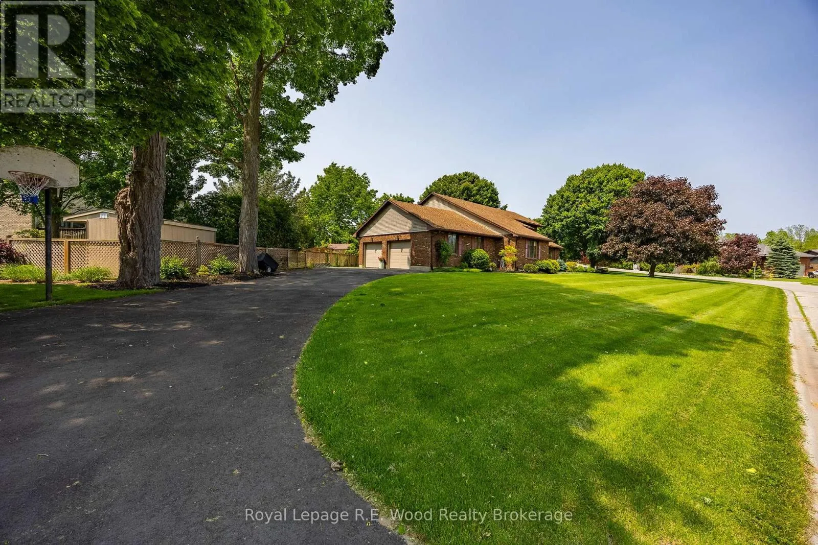 44 DEMEYERE AVENUE
