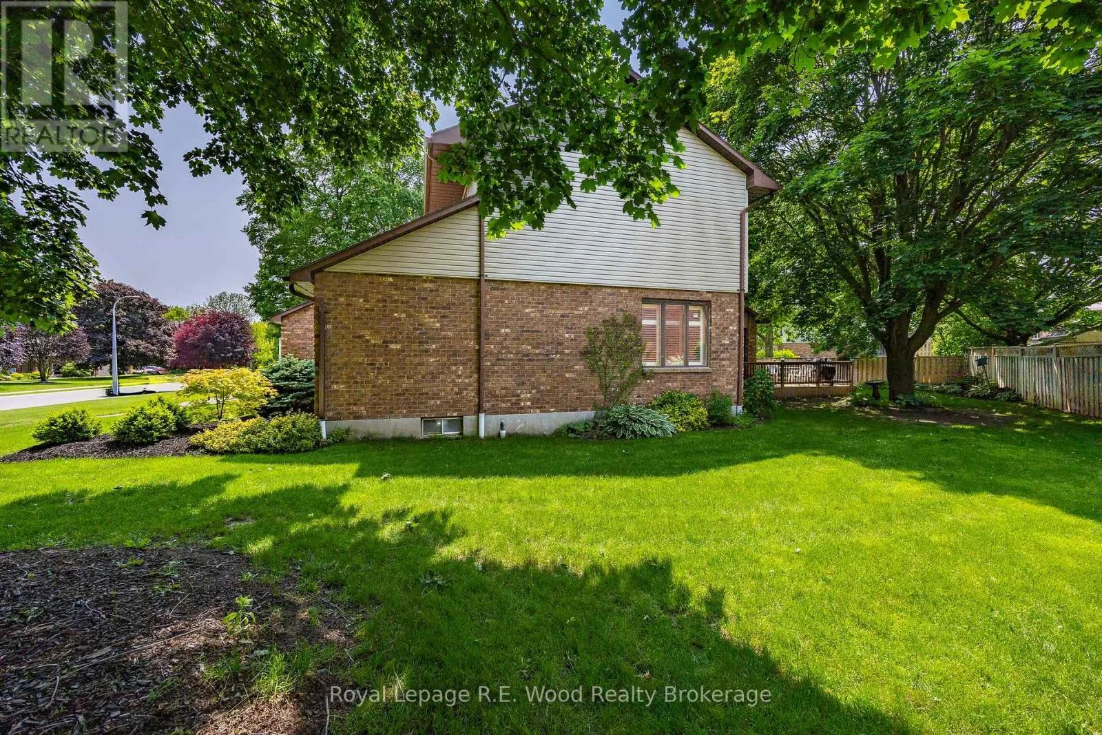44 DEMEYERE AVENUE