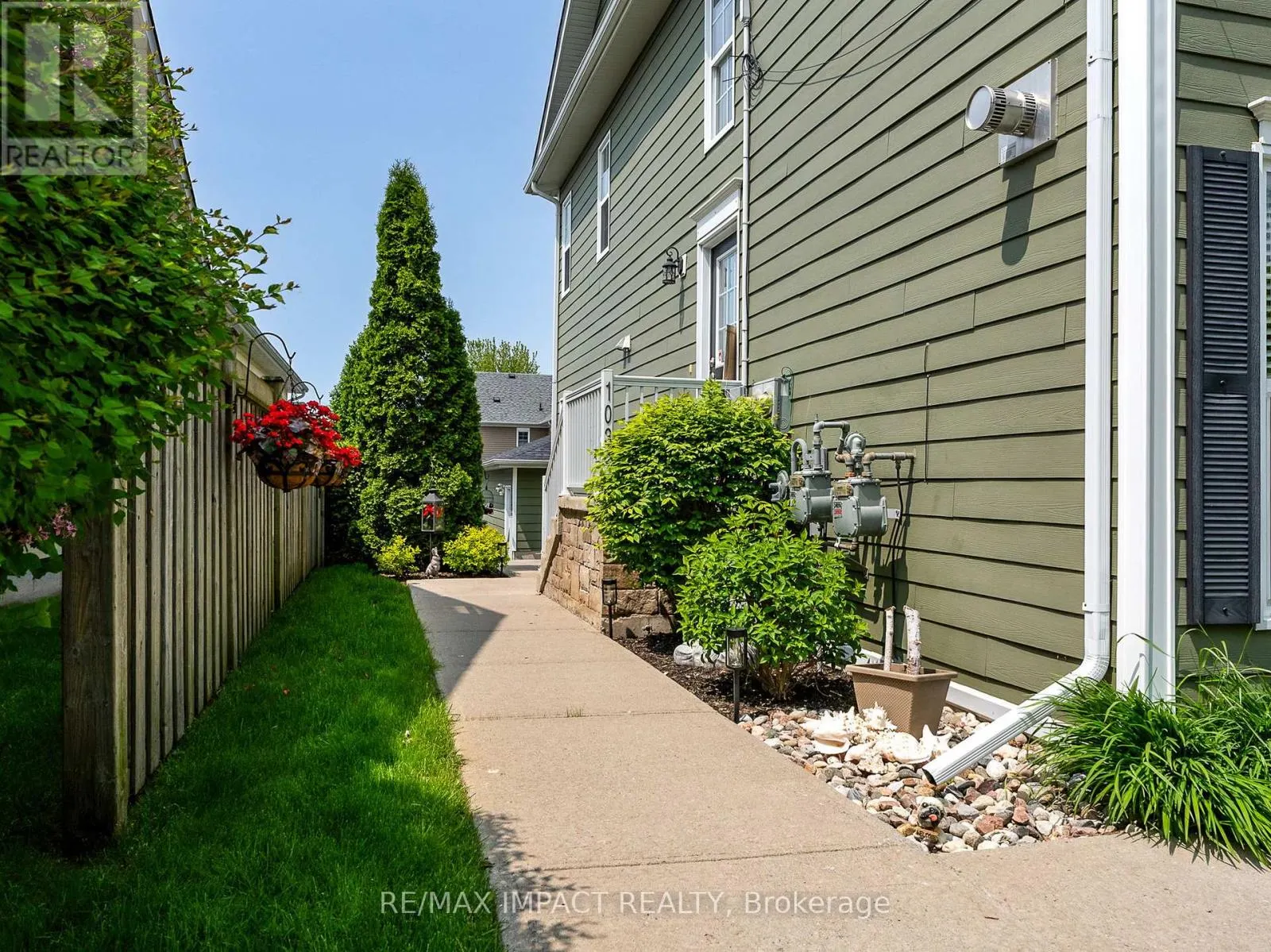 103 - 845 SMITH ROAD, #103