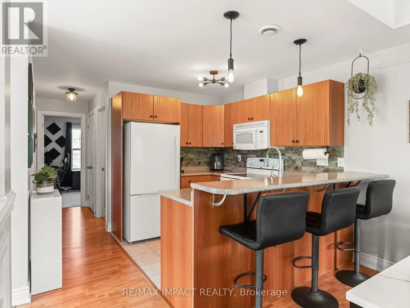 103 - 845 SMITH ROAD, #103