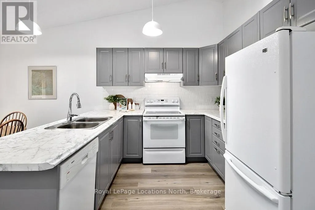 146 - 150 VICTORIA STREET S, #146