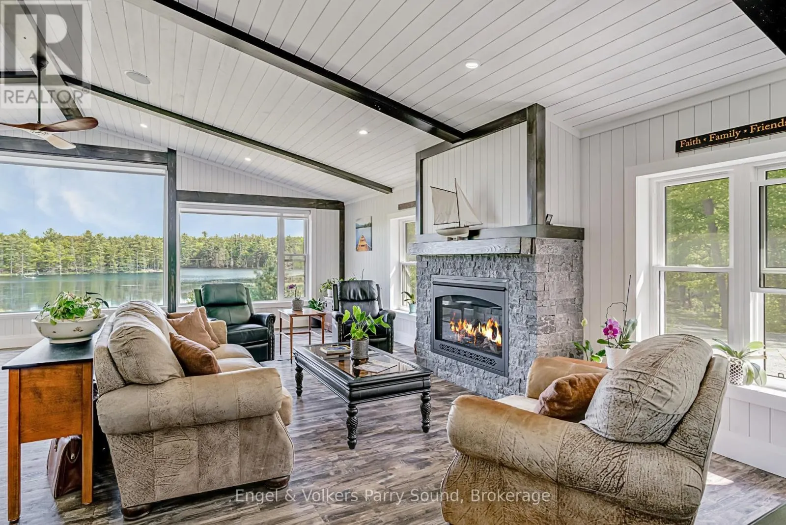 49 REGENCY DRIVE
