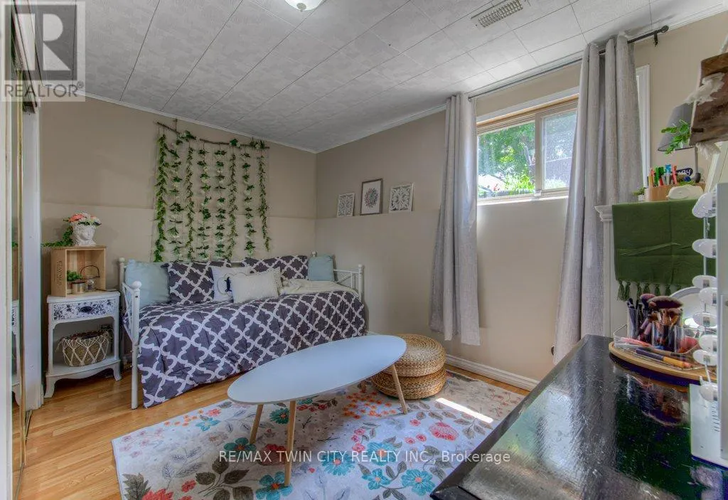 58 BRADBURY CRESCENT