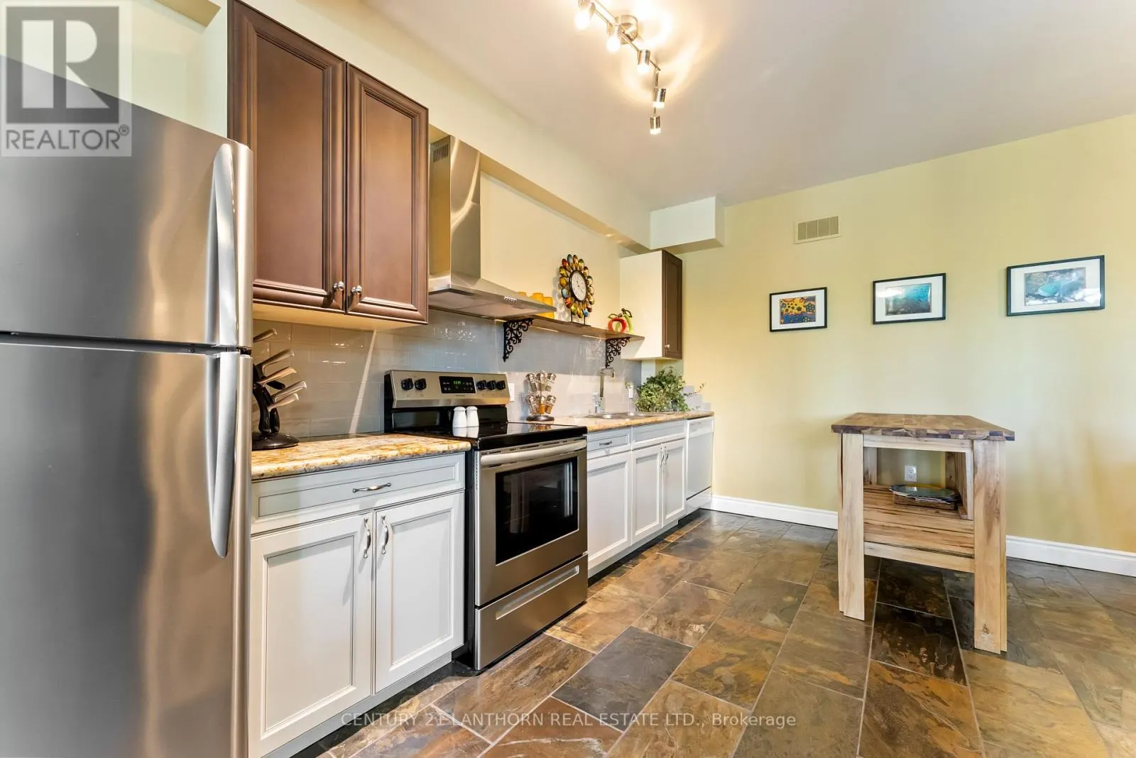 32 FOREST BREEZE LANE