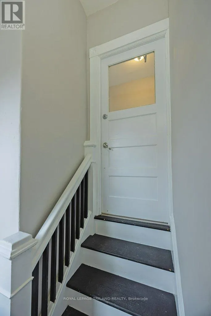 8 ELIZABETH STREET